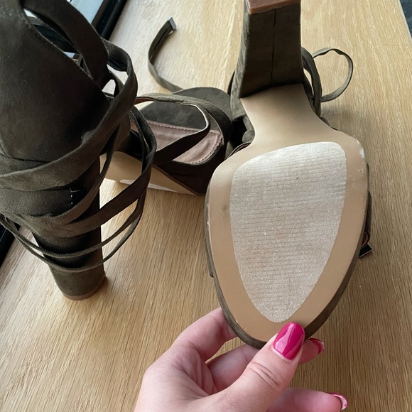 Steve Madden velvet lace up heels, size 8 - Picture 3 of 4